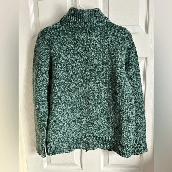 L.L. Bean Women’s Forest Green 100% Lambswool Sweater. Size M - Picture 2 of 7